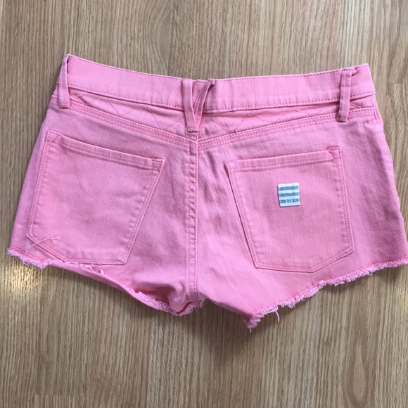 Pink Roxy denim shorts - Picture 2 of 6